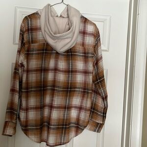 Women’s xs American Eagle lightweight flannel with hood. Never worn